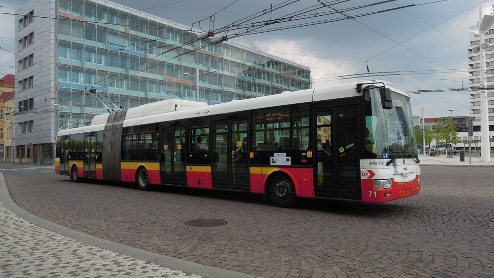 Trolejbus Škoda 31 Tr s karoserií libchavské společnosti SOR v Hradci Králové. (foto: Radim Holiš, zdroj: Wikipedia.org)