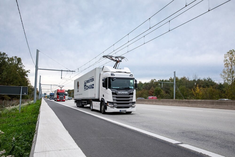 Nákladní trolejbus v podání tahače Scanie s elektrickou výzbrojí Siemensu. (foto: Siemens)