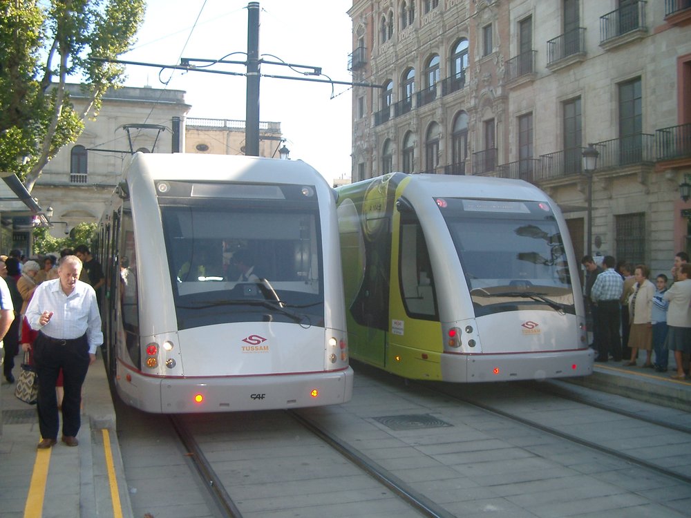  Tramvaje Urbos 2 při prezentaci veřejnosti dne 28. října 2007. 