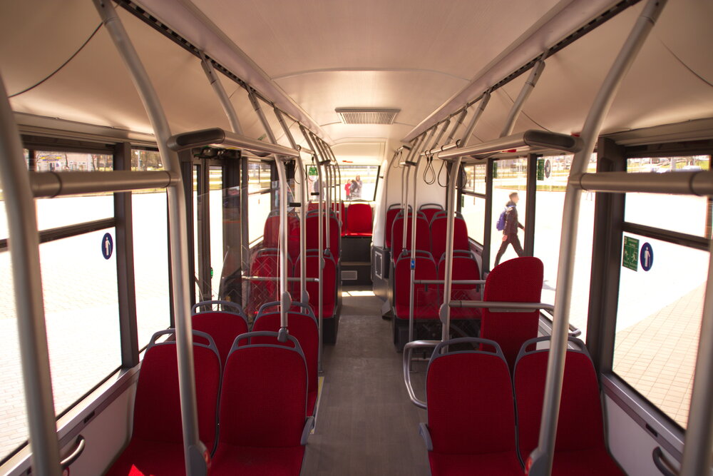 Interiér nového elektrobusu MAZ 303E10 (foto: MAZ)
