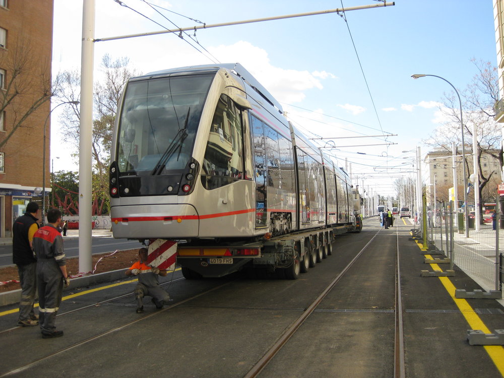  Návoz jedné z tramvají Urbos 3.&nbsp;(foto: Miguel Cano López-Luzzatti) 