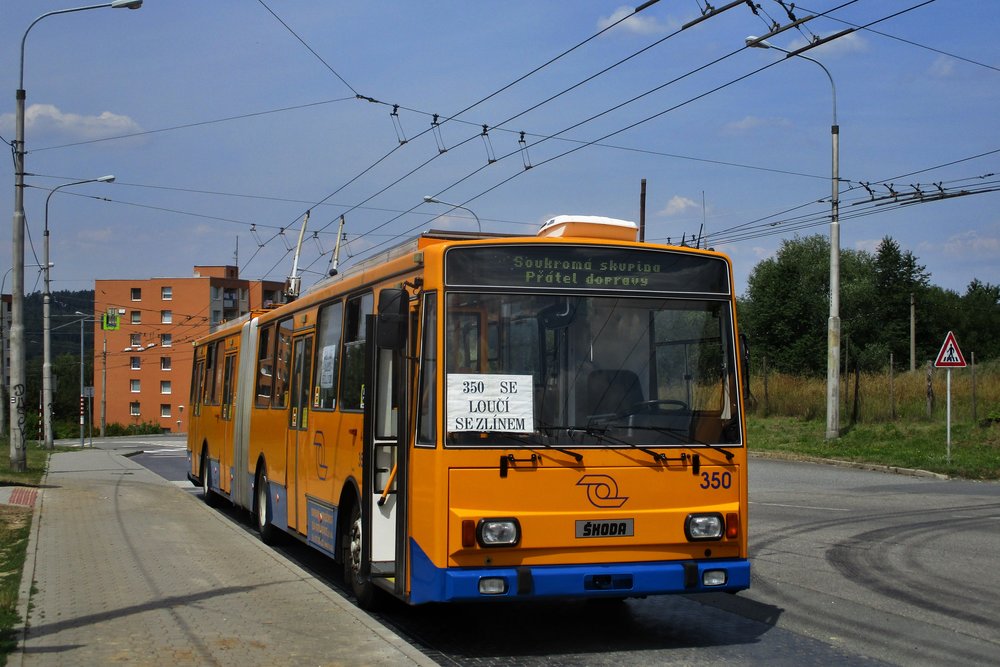 Trolejbus 15 TrM ev. č. 350 na své rozlučkové jízdě ulicemi Zlína. (foto: Matyáš Škrabana)