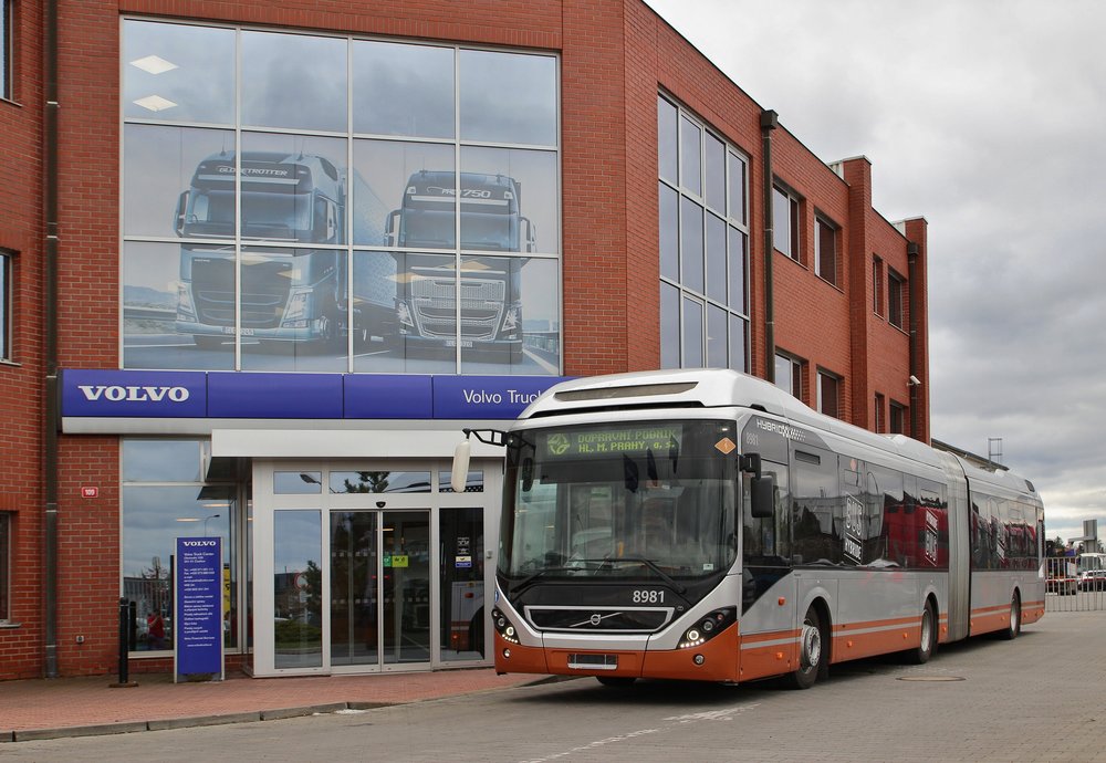 Do ulic Prahy vyjede hybridní autobus Volvo