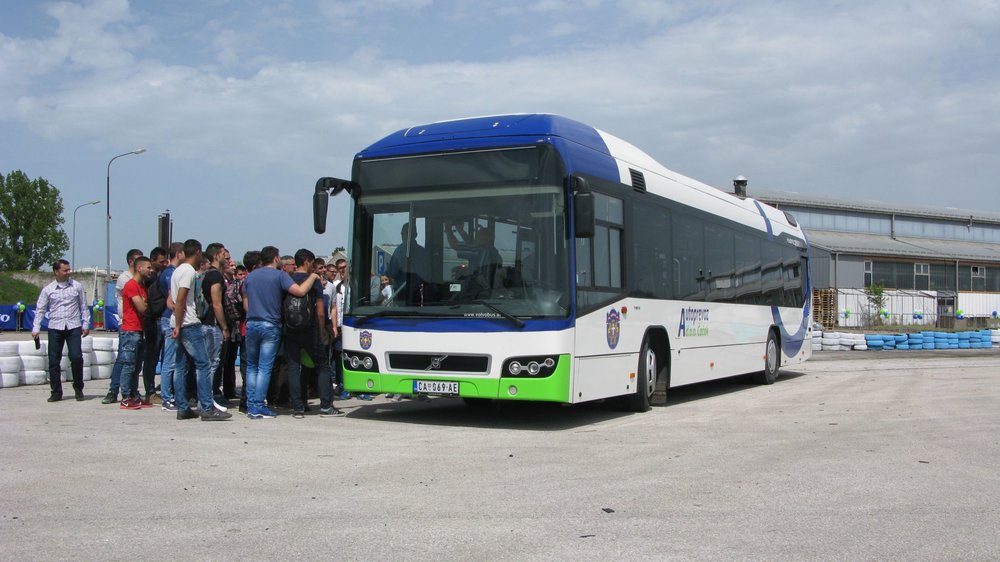 Jeden z deseti hybridních autobusů Volvo 7700H pro provoz ve městě Čačak. (foto: Sača Conić; Autobusi.net)