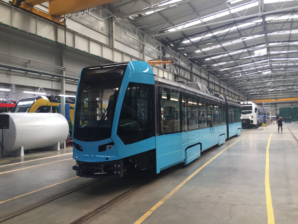 Pohled na tramvaj z levé strany. (foto: Libor Hinčica)