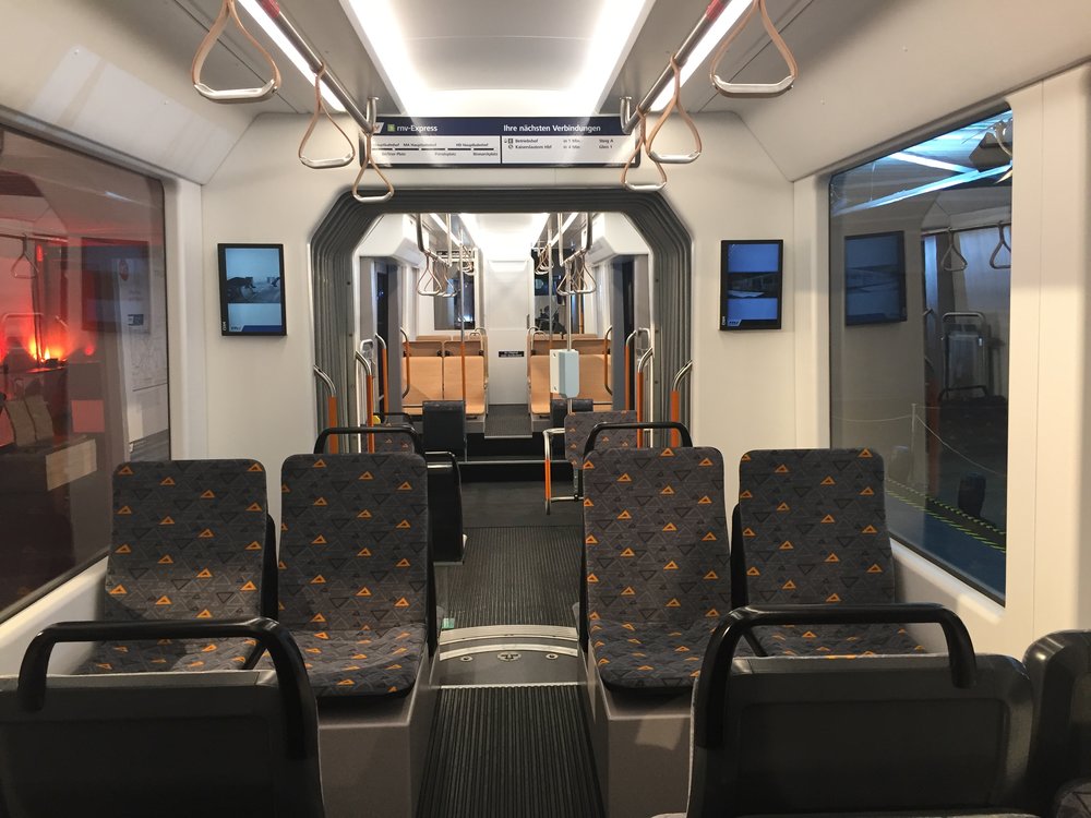 Maketa interiéru vozu pracuje se dvěma druhy sedadel. Celkově váží model okolo 10 tun. (foto: Libor Hinčica)