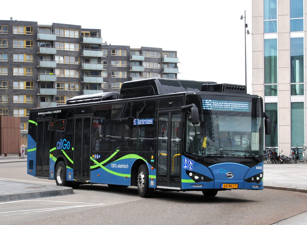 Elektrobus BYD K9 ve službách Keolisu. (zdroj: Wikipedia.org)