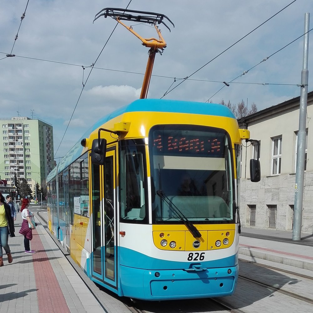 Tramvaj VarioLF2+ v Košicích. (zdroj: Wikipedia.org)