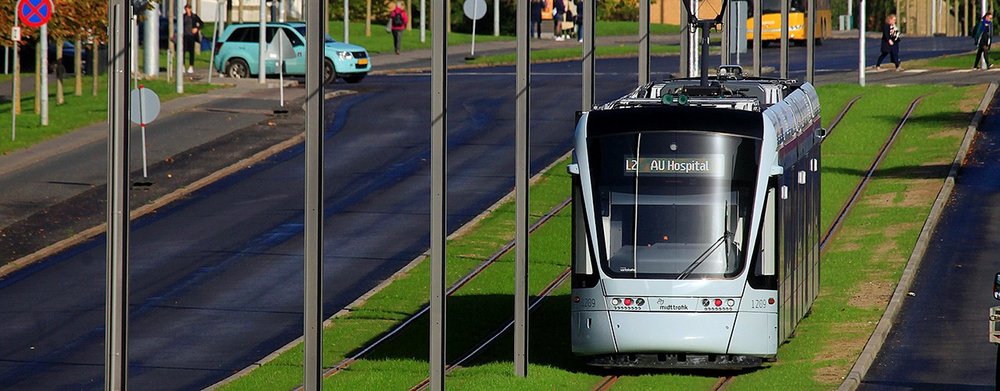 Tramvaj Stadler Variobahn během zkoušek v Aarhusu. (foto: Aarhus Letbanen)