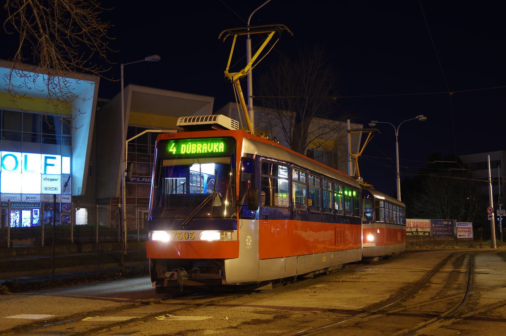 Souprava tramvají T3AS a T3 Mod na konečné Zlaté piesky. (Ing. Mário Kováč)