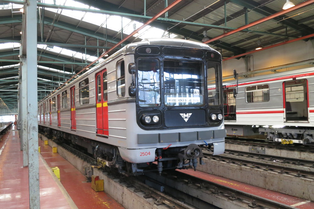 Metro 81-71 bylo částečně vyvíjeno dle náročných požadavků Prahy pro provoz na trase A. (foto: Jiří Sedláček, zdroj: Wikipedia.org)