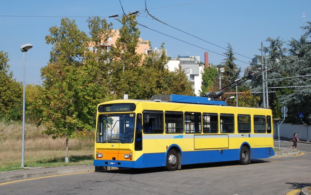 Na snímku z roku 2007 vidíme modenský vůz typu Socimi 8820. (foto: Steve Morgan)