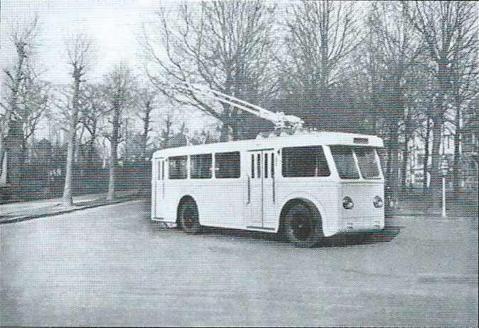 Trolejbus typu CS 45 byl zachycen krátce po svém vyjetí z výrobního závodu společnosti Franco-Belge v severofrancouzské obci Raismes. (foto: VETRA)