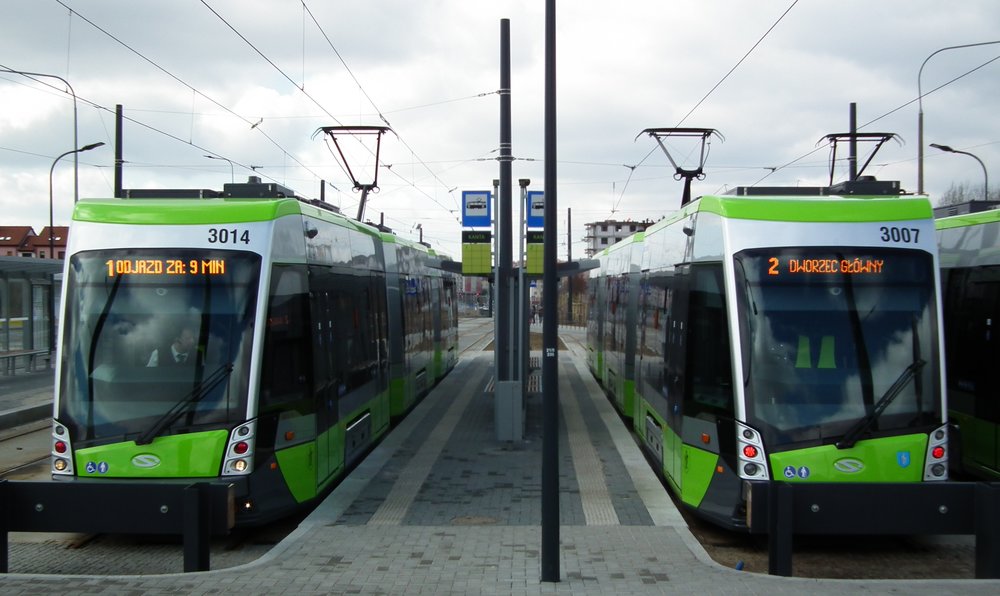 Tramvaje Solaris Tramino v Olsztyně. Ačkoli s vozy panuje obecně spokojenost, pro obsluhu města současná flotila tramvají nepostačuje. (zdroj: Wikipedia.pl)