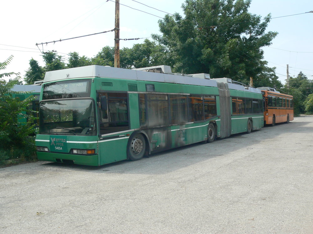  Zde ex-basilejský Neoplan N6020. Od roku 2015 mimo provoz a již vyřazen. V Ruse s ním bylo ještě šest vozů téhož typu a původu, všechny jsou již vyřazeny. Trolejbusy byly vyráběny v polovině 90. let. 