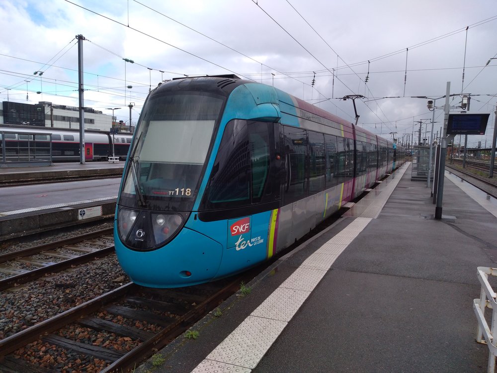 Tramvaje Citadis Dualis jsou dle některých na více než hodinovou cestu nepohodlné.