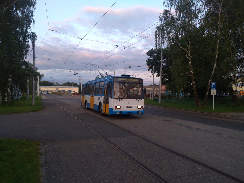 Ještě jednou tentýž trolejbus. (foto: Vít Hinčica)