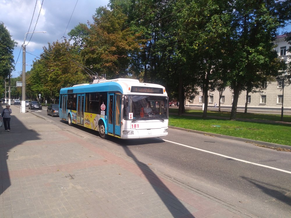  Trolejbus na ulici Bogdana Chme’lnickogo.  