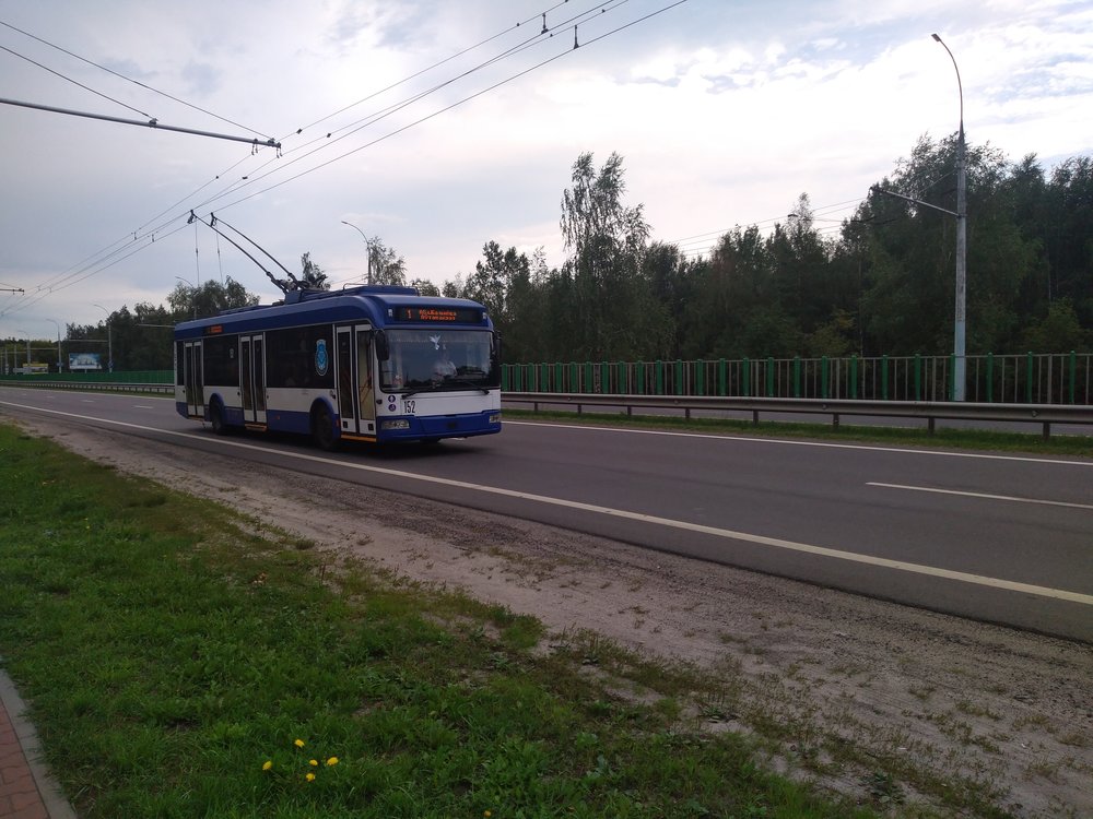  Poslední snímky ukazují situaci na trati k nemocnici i samotnou konečnou Oblastnaja bol’nica.  