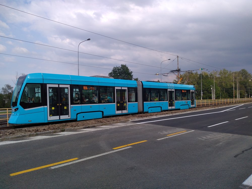 Tramvaj v Porubě dne 12. 8. 2019.