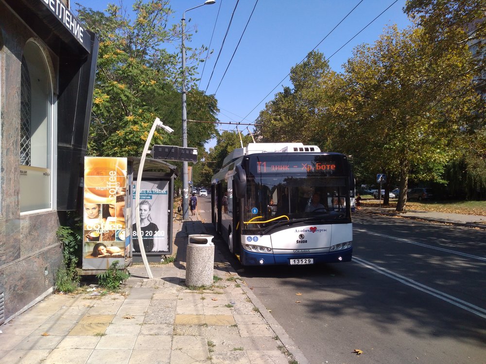  2x zastávka Slivnica.  