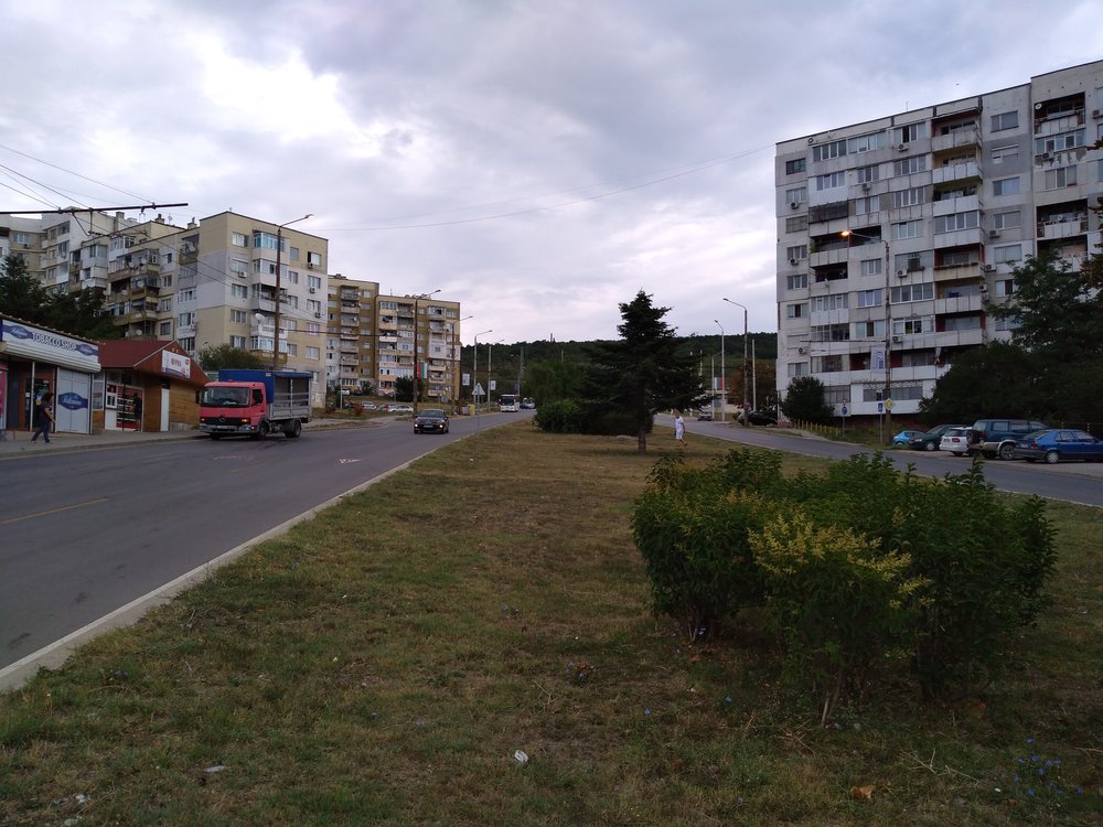  Kolem sídliště Vladislavovo vede trolejbusová trať, ta je ale už více než 10 let nevyužívaná.  