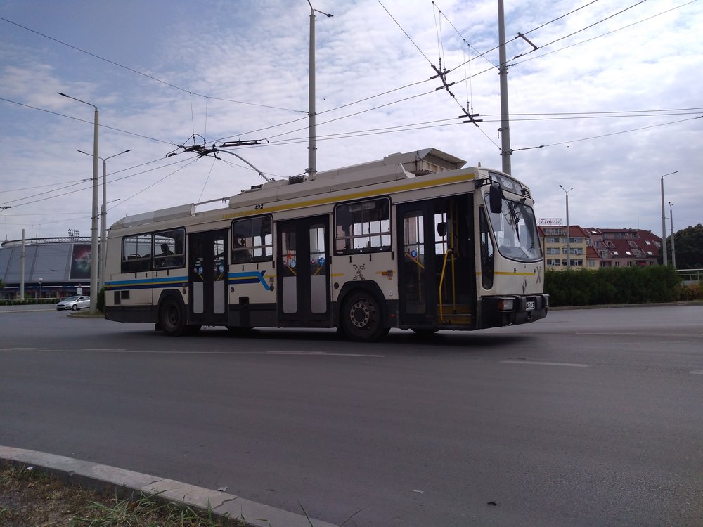  Vyprošťování ex-limožského vozu Renault ER100 ev. č. 492. (2x) 