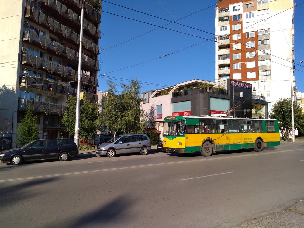  Trolejbus na třídě Vtori Juni ve směru do centra.  