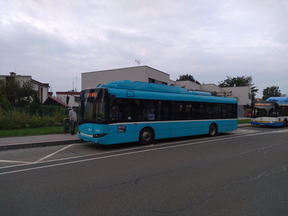 Trolejbus po roce opět v ostravském obvodu Poruba, kde se jinak nevyskytuje. Trolejbusy pro nabíjení a následnou jízdu po Porubě mohou využívat pouze jednostopý okruh v martinovských dílnách. Stačilo by přitom vhodně zatrolejovat jen některé porubské ulice a parciální trolejbusy by mohly vymýtit autobusovou dopravu z většiny tohoto obvodu a ještě napojit centrum, kde jsou trolejbusové tratě přítomny.