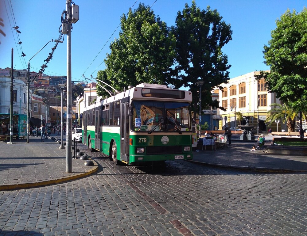 Trolejbus na náměstí Echaurren.