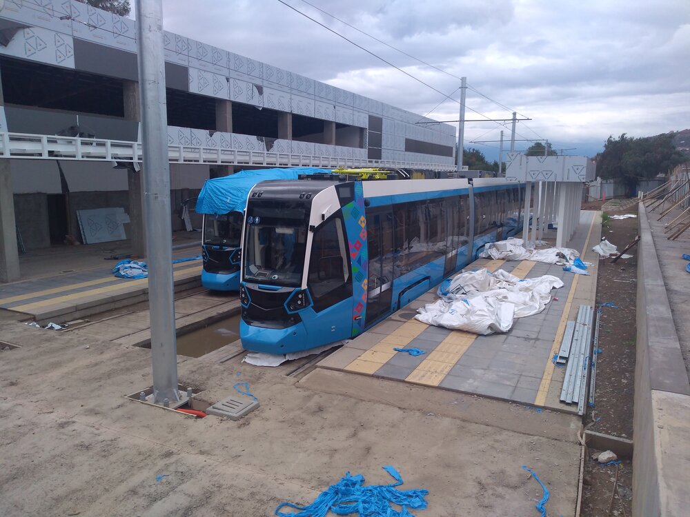 Touto dobou už měly být všechny tramvaje na místě, jak bylo opakovaně slibováno. Zdá se ovšem, že v Cochabambě jsou stále jen tři tramvaje, které tam došly už loni, dalších 5 je v Iquique a 4 zřejmě ještě stále spočívají v Evropě. (foto: -vh-)