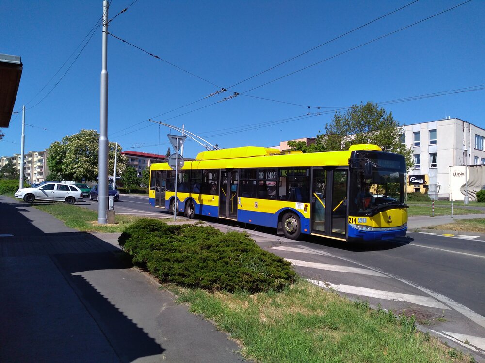  Trolejbus ve směru od konečné Anger. 