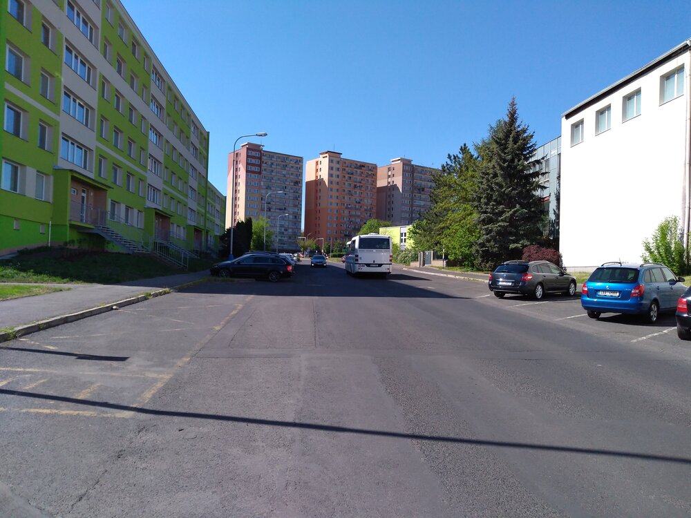  Pokračujeme dále k ulici Bohosudovská, nabídneme si ovšem dva pohledy v protisměru ke křižovatce s ulicí Maršovská. 