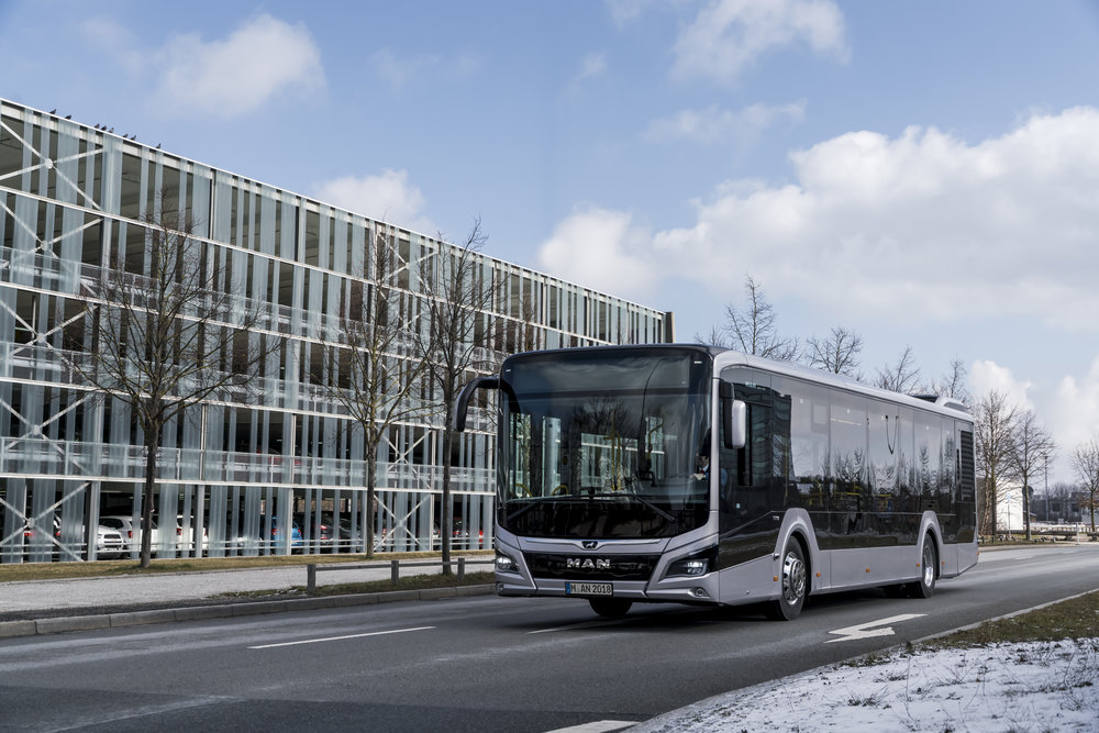 Pohled zleva na nový autobus. (foto: MAN Truck & Bus)