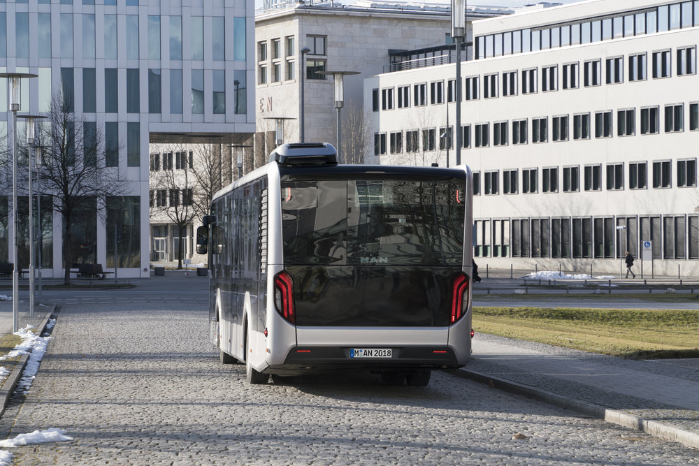 Pohled zezadu na nové řešení městského autobusu od MAN. (foto: MAN Truck & Bus)