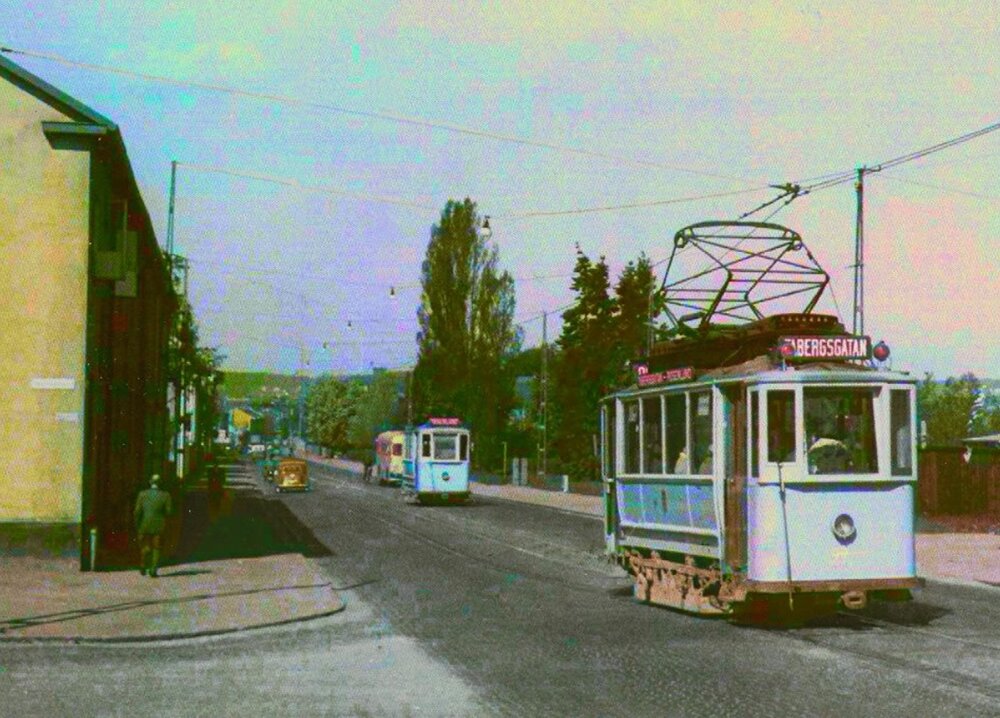 Pohlednice z 50. let představující závěrečnou etapu tramvajového provozu ve městě. Poslední tramvaje dojezdily v roce 1958. (zdroj: Wikipedia.org)