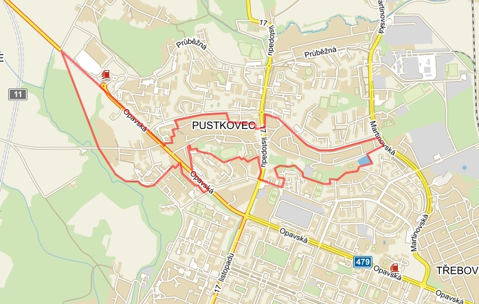 Poruba má v současné době dvě tramvajové tratě - jedna vede po ulici Martinovské směrem do Martinova, druhá - ta významnější - směřuje po ulici Opavské a dále pak jižně po ulici 17. listopadu. Dlouhodobě se řeší otázka tramvajového napojení sedmého a osmého porubského obvodu (nepřetržitě v podstatě od 60. let 20. století), které jsou situované v horní části mapy. Mezi nimi se nachází obvod Pustkovec (vyznačen červeně). Vést tramvajovou trať mimo jeho území je v podstatě nemožné. (mapový podklad: Mapy.cz)