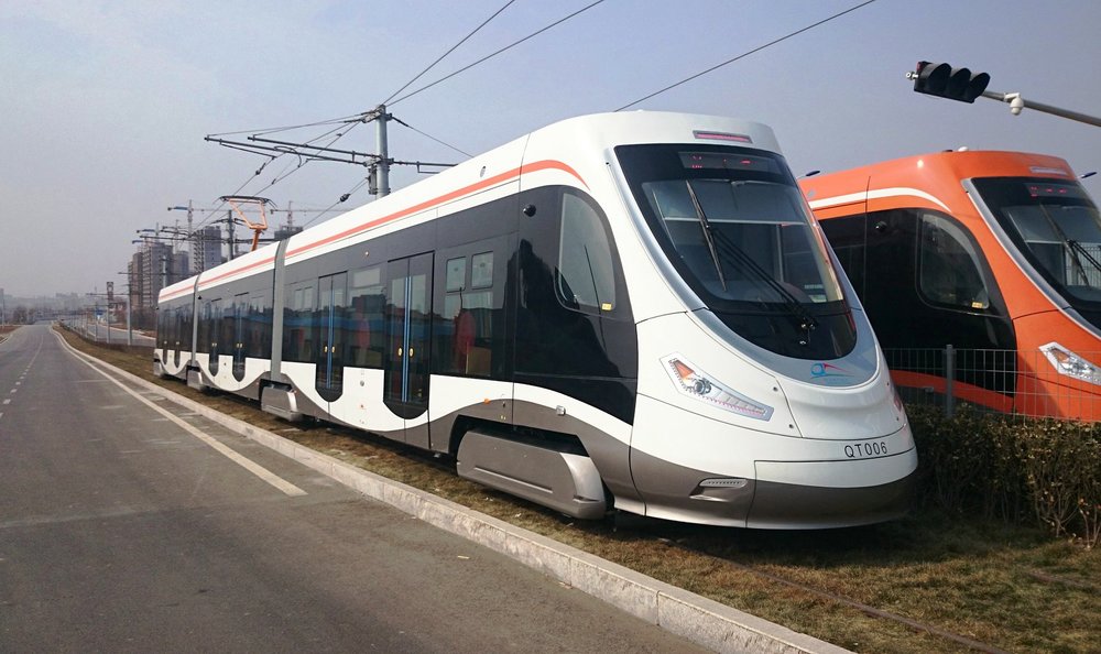 Tramvaj má vzhled připomínající spíše rychlovlak. Koncepci 15 T však v sobě nezapře. (zdroj: Wikipedia)