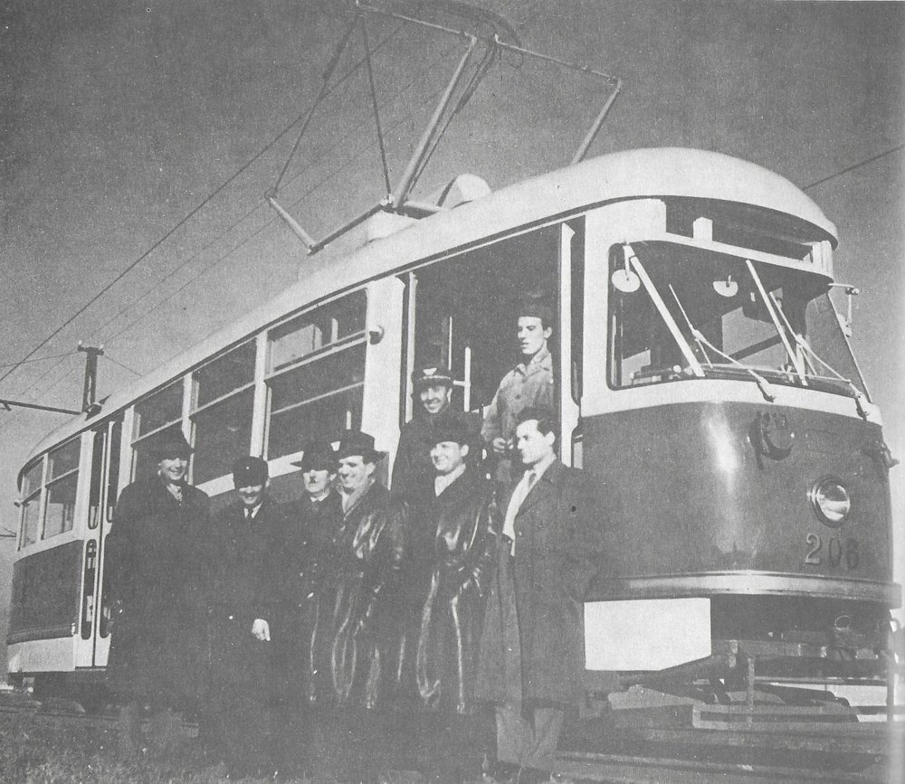 Vůz T1 v. č. 206 během zkoušek na tramvajové rychlodráze k železárnám. Po zahájení provozu ovšem k areálu VSŽ jezdily výhradně vozy T3. (foto: DPMK)