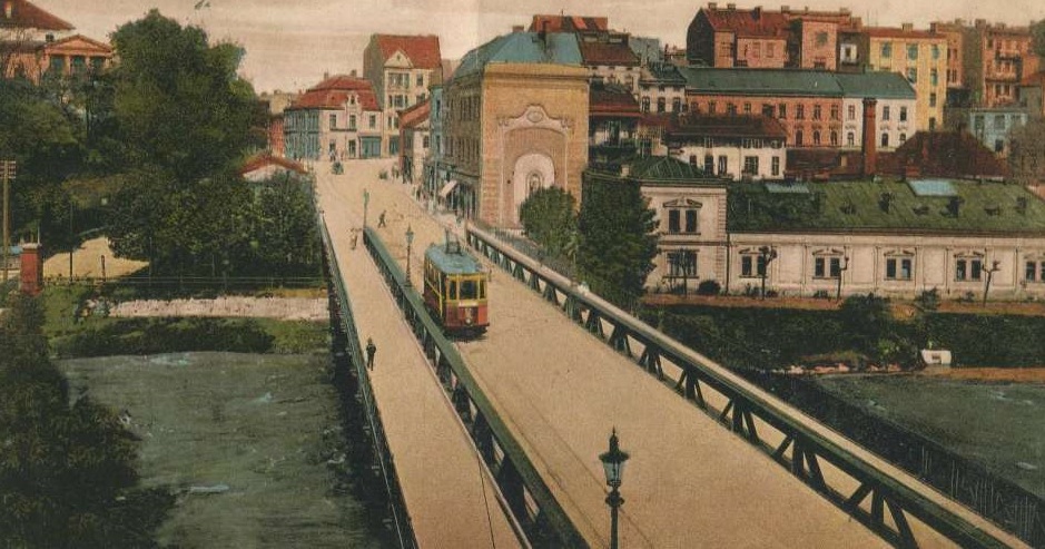 Tramvaj na mostě přes Olši. Právě řeka hranici mezi oběma městy vymezila. (sbírka: Libor Hinčica)
