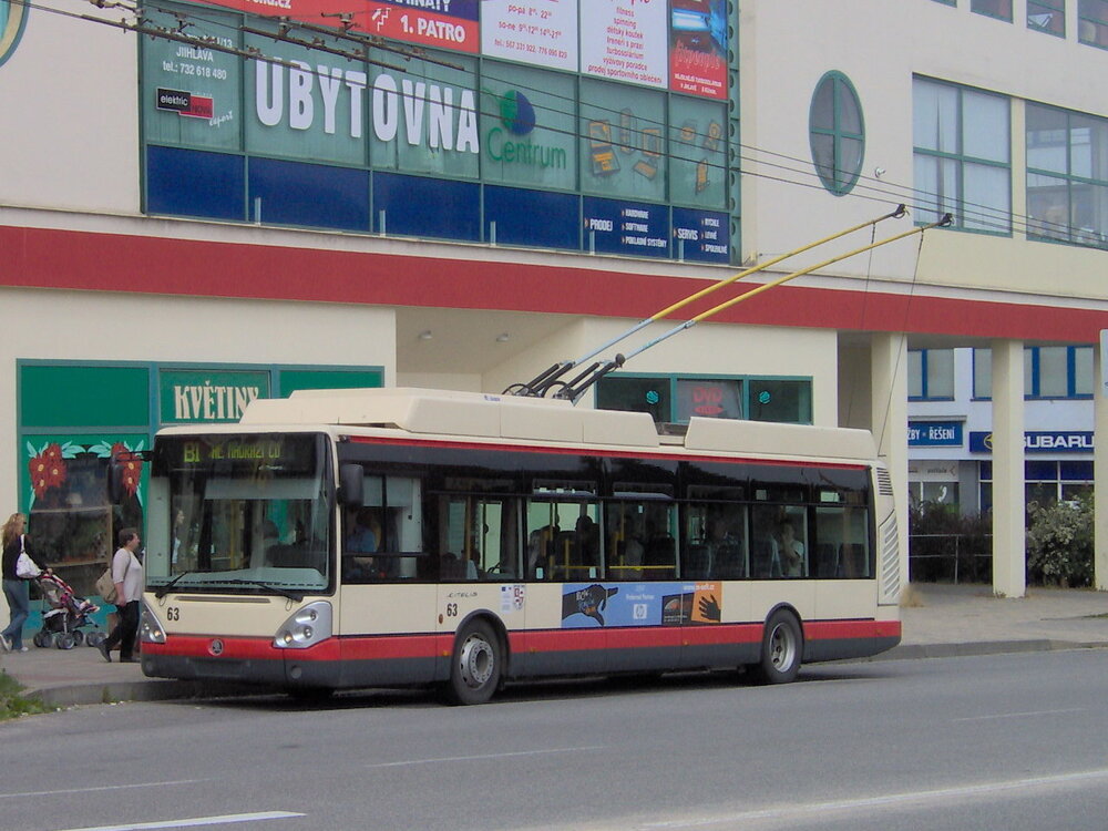 Trolejbus Škoda 24 Tr v Jihlavě. (zdroj: Wikipedia.cz, foto: Harold17)