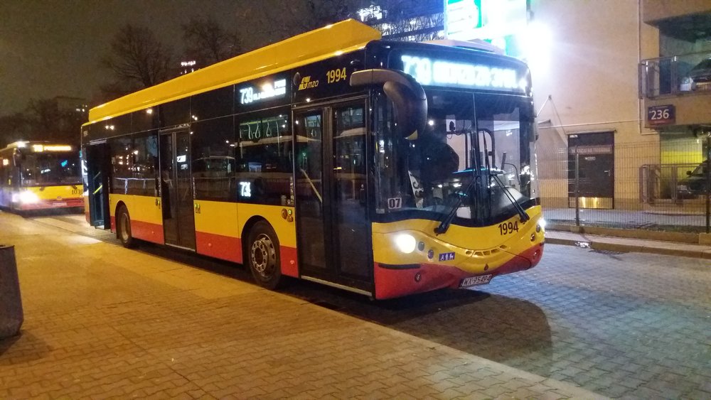 Autobus CS12LF od Ursusu ve Varšavě. (zdroj: Wikipedia.org, foto: Raf24~commonswiki)