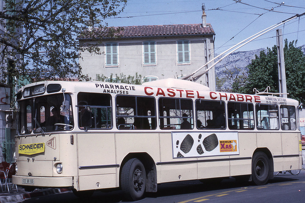 A zde už ev. č. 62, respektive nově ev. č. 91,&nbsp;po rekonstrukci, při které získalo karoserie, která byla vlastní&nbsp;autobusům Berliet PH 8-100. Snímek je také z roku 1967. (foto: Jean-Henri Manara)