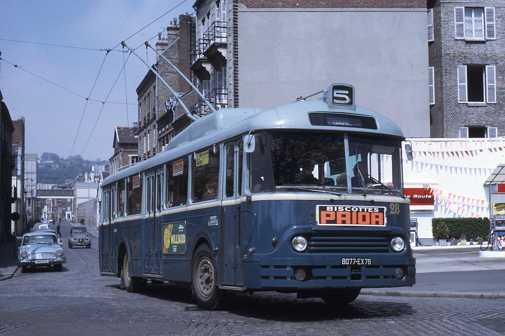 Vůz VBCh ev. č. 28 na lince č. 5 roku 1968. (foto: Jean-Henri Manara)