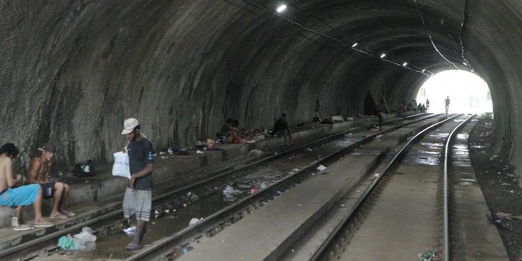 Jen pro otrlé. Tunel lehkého metra v Santosu. (foto: A Tribuna)