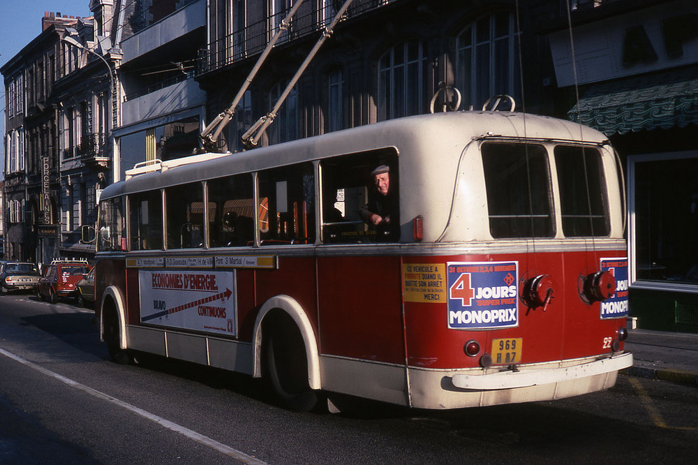 Opět limožský vůz typu CB 60 (ev. č. 22) na snímku z roku 1978. (foto: Jean-Henri Manara)