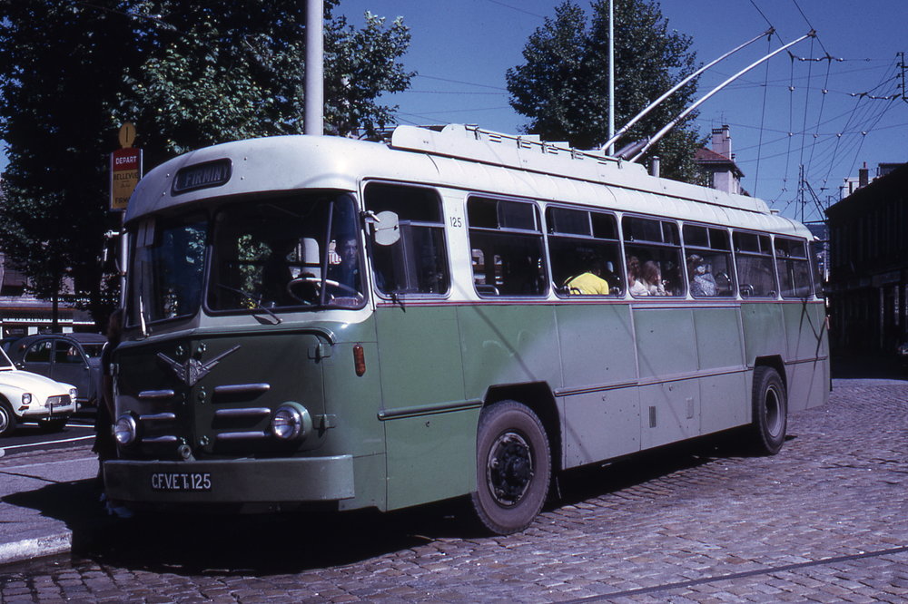 Saintétiennský vůz typu ELR ev. č. 125 byl roku 1972 zachycen v provozu s cestujícími. (foto: Jean-Henri Manara)