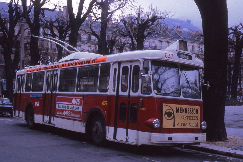Ex-pařížský vůz typu VBF ev. č. 637 v Grenoblu. (foto: Jean-Henri-Manara)