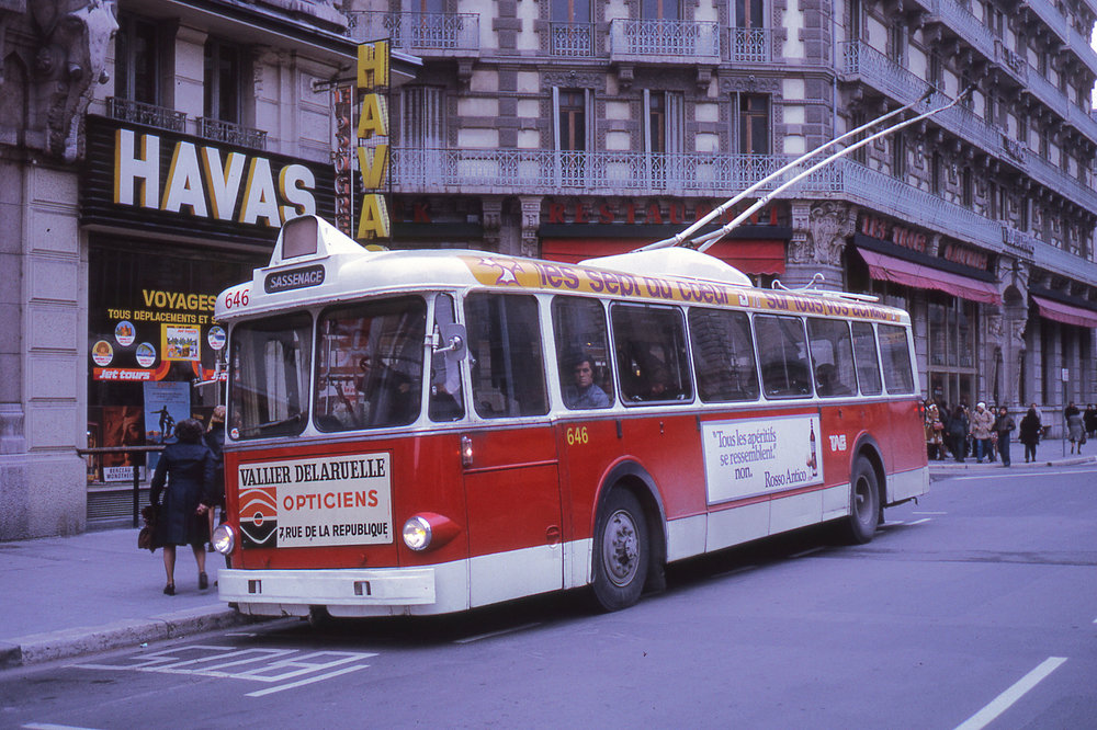 Vůz ev. č. 646 v Grenoblu na snímku z roku 1975. (foto: Jean-Henri Manara)