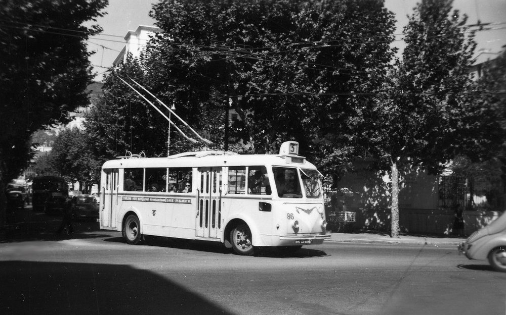 Ve čtvrtek 16. 8. 1956 byl v Toulonu vyfocen vůz CS 60, který krátce předtím dorazil z Bordeaux. (foto: Jean Capolini)